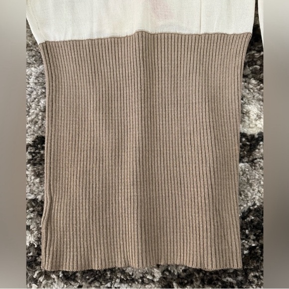 BeBe Rare Colorblock V-Neck Sweater Top - Size Small - Picture 5 of 7